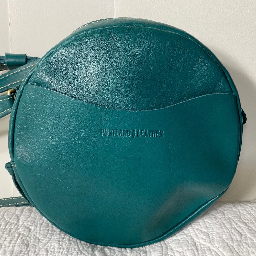 Portland Leather Large Circle Crossbody Bag Peacock